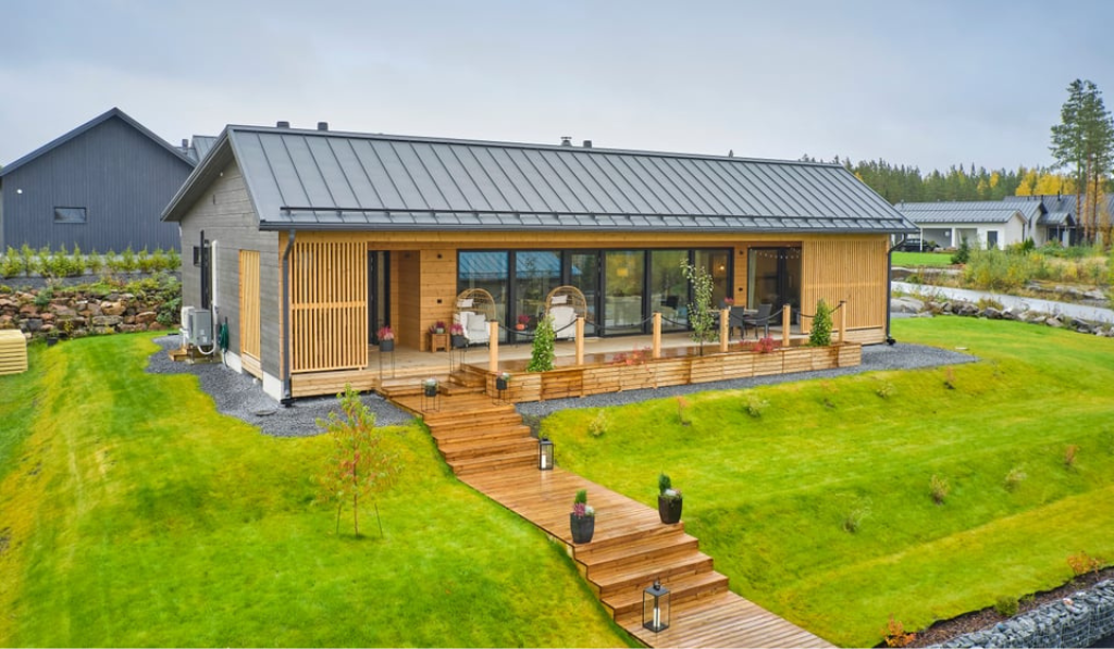 Sariolan perheen hirsitalo Mammuttihirren toimittamana